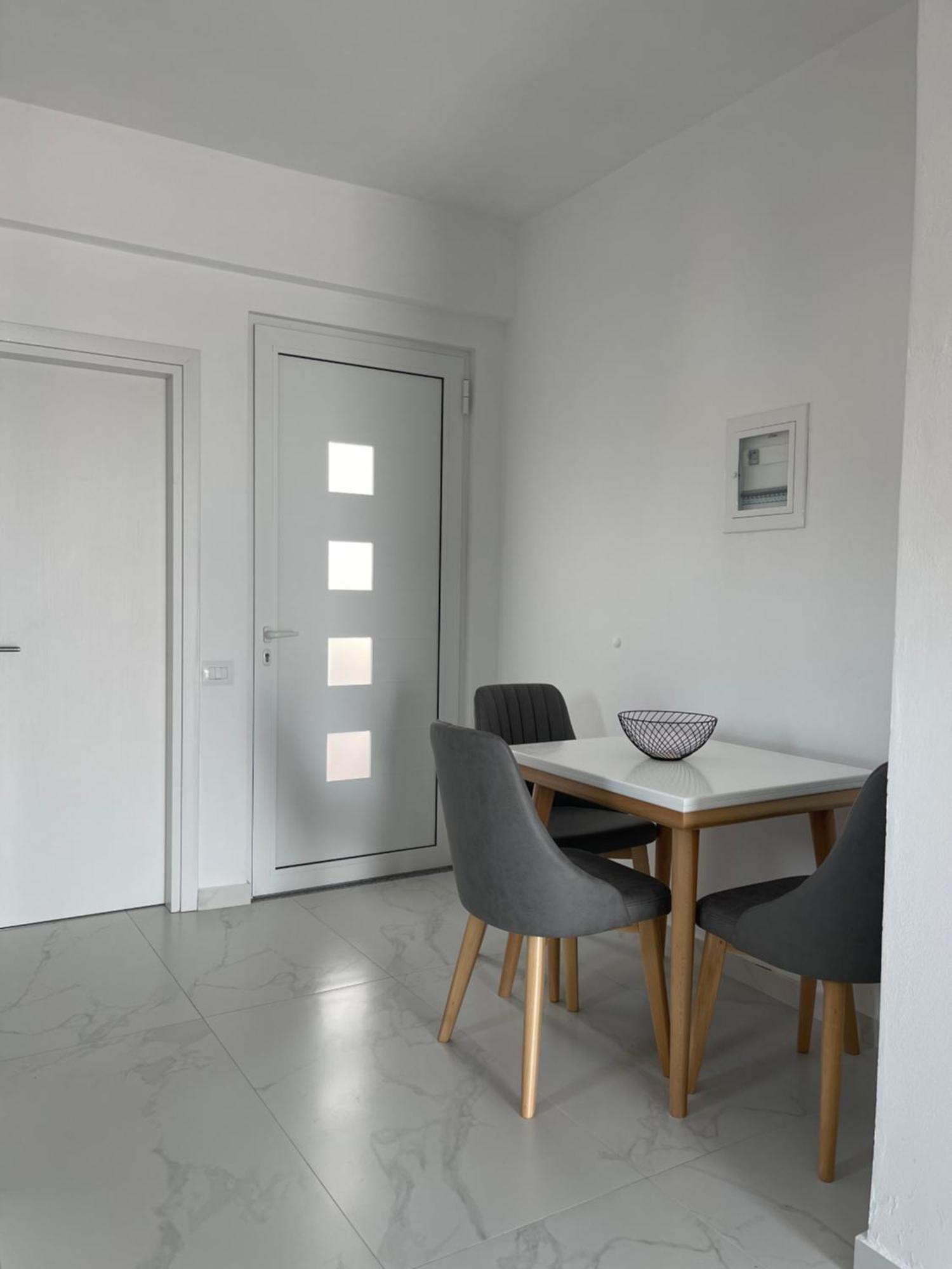 White House Dami Appartement *