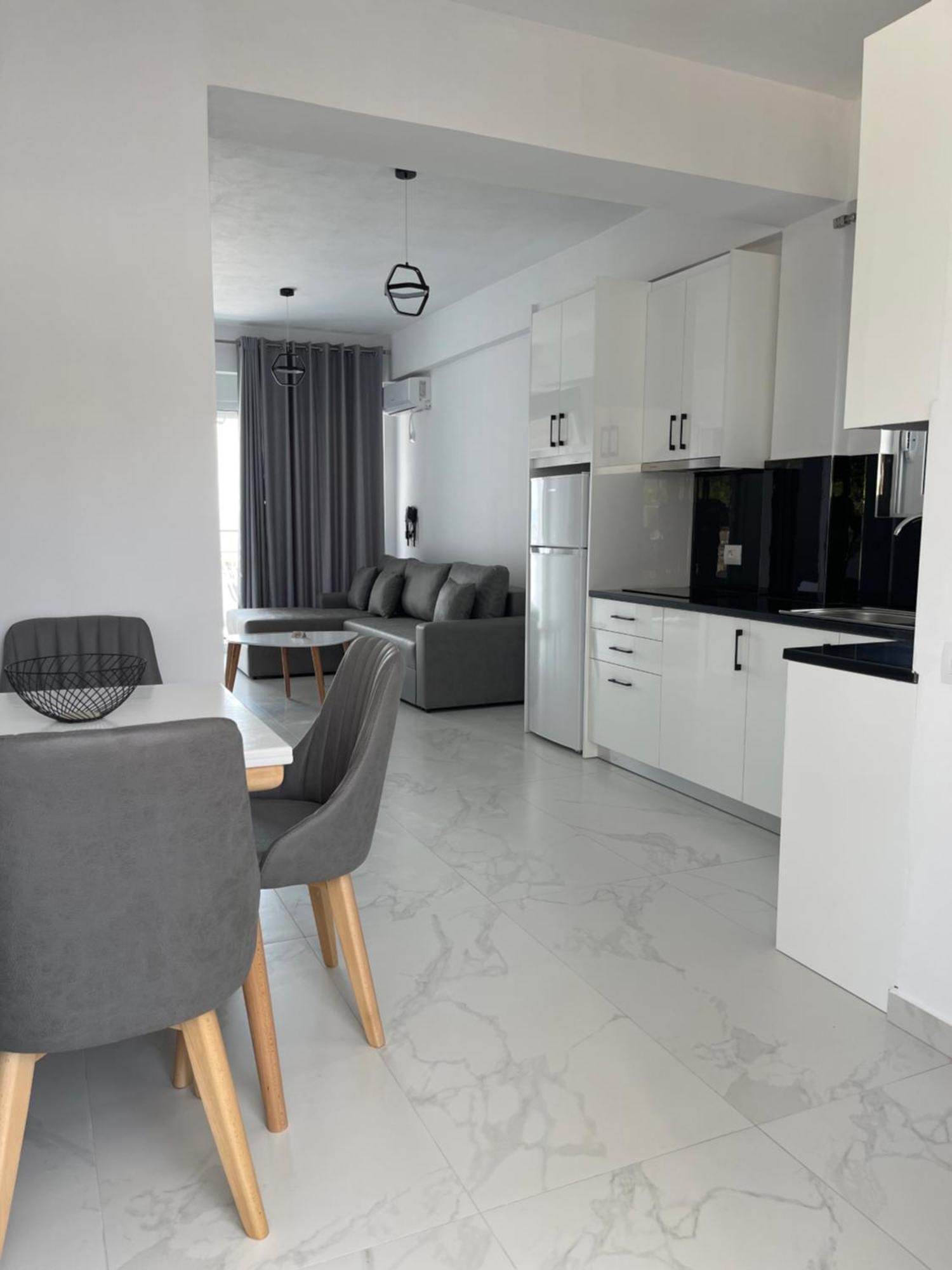 White House Dami Sarandë